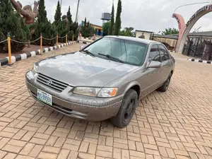 Toyota Camry 2000 Gray