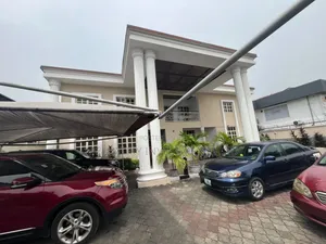 5bdrm Block of Flats in Admiralty Way, Lekki Phase 1 for rent