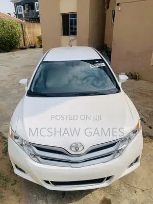 Toyota Venza LE AWD V6 2013 White