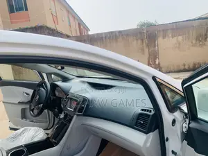 Toyota Venza LE AWD V6 2013 White