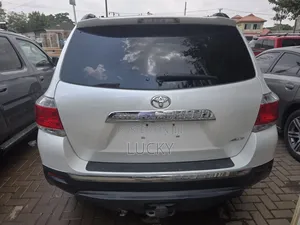 Toyota Highlander Limited 3.5l 4WD 2013 White