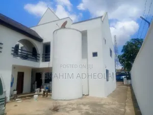 Directly on Ikorodu Road, Maryland.