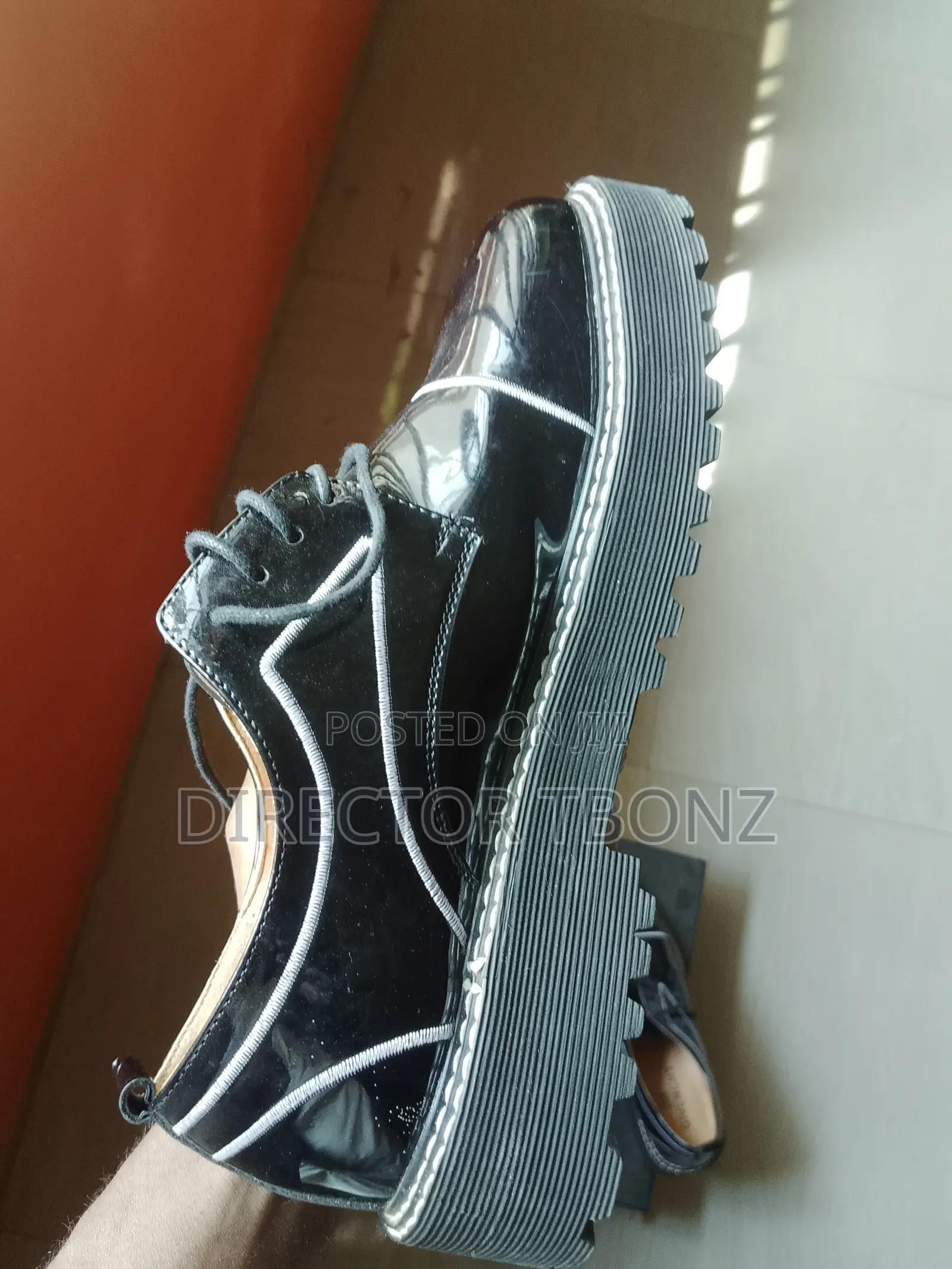 Givenchy Men Corporate Leather Lace Up Shoe