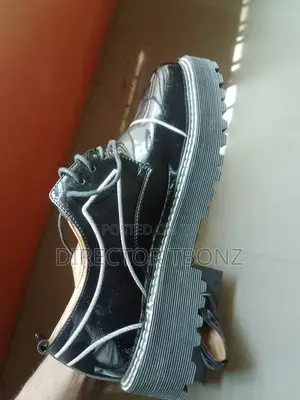 Givenchy Men Corporate Leather Lace Up Shoe