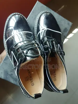 Givenchy Men Corporate Leather Lace Up Shoe