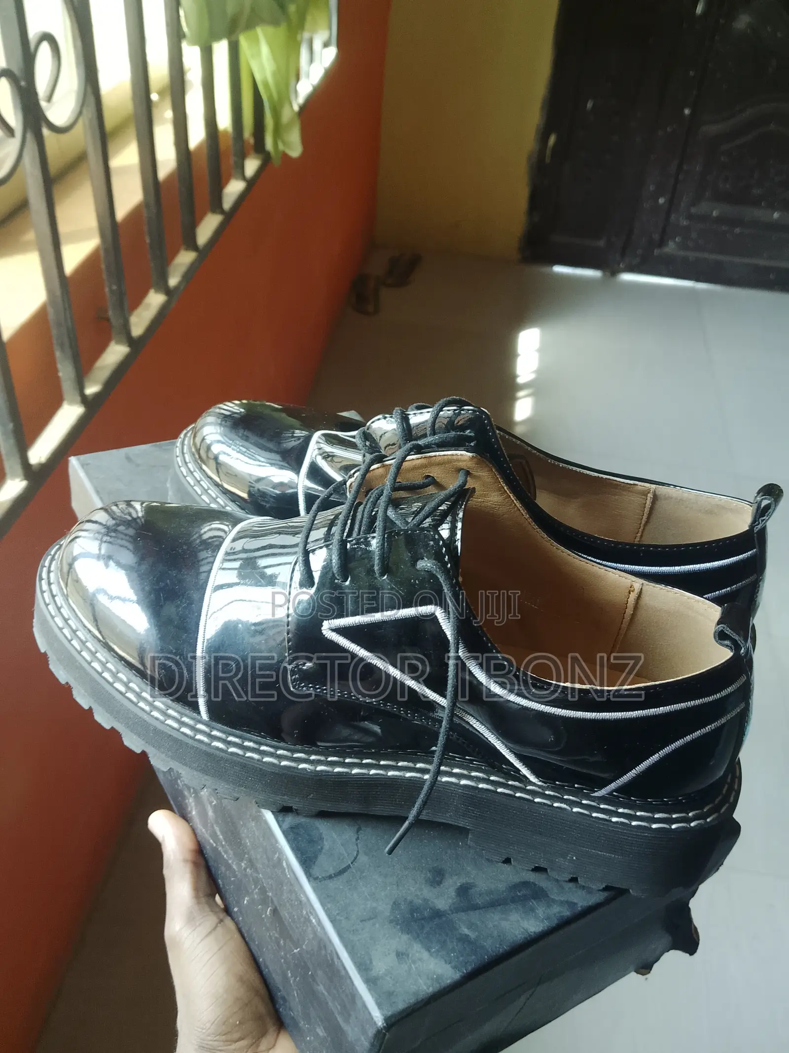 Givenchy Men Corporate Leather Lace Up Shoe