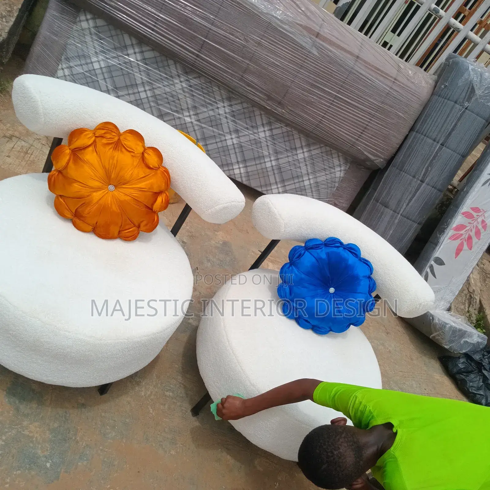 Modern Single Sitter