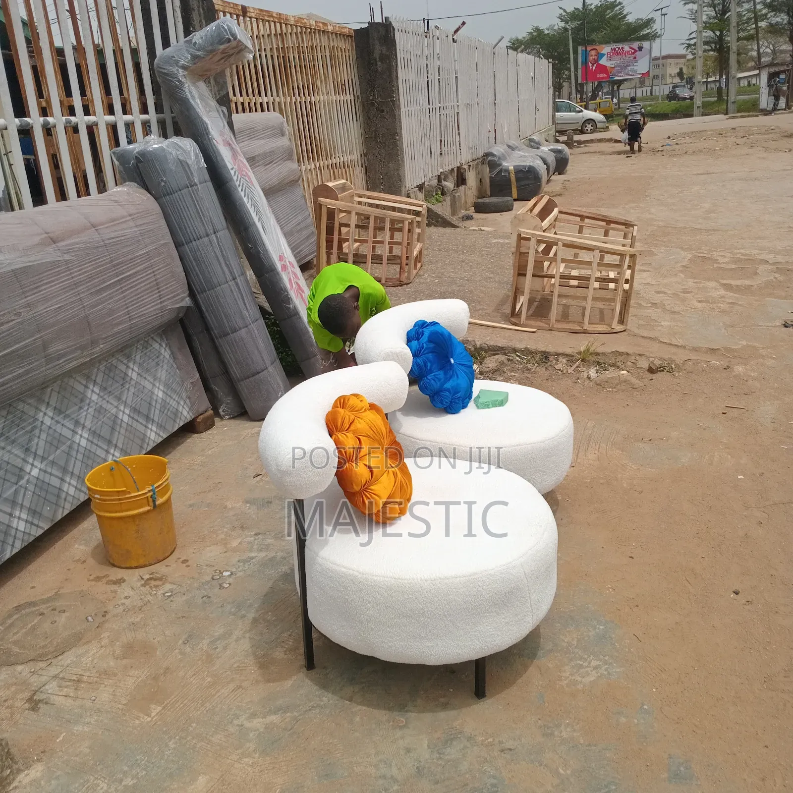 Modern Single Sitter