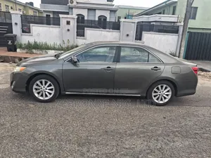 Toyota Camry XLE 4dr Sedan (2.5L 4cyl 6A) 2012 Green