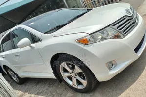 Toyota Venza V6 AWD 2011 White