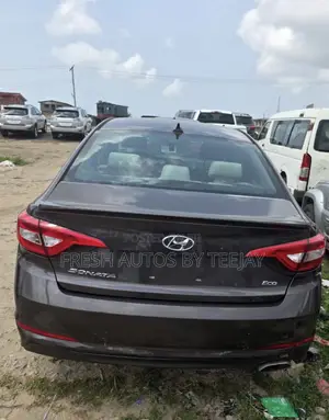 Hyundai Sonata SE 4dr Sedan (2.4L 4cyl 6A) 2015 Gray
