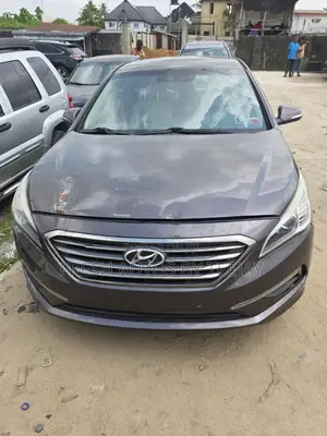 Hyundai Sonata SE 4dr Sedan (2.4L 4cyl 6A) 2015 Gray