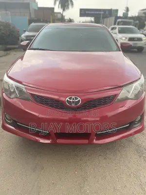 Toyota Camry SE 4dr Sedan (2.5L 4cyl 6A) 2013 Red