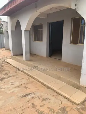 5bdrm Bungalow in Apata for sale