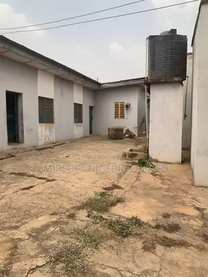 5bdrm Bungalow in Apata for sale
