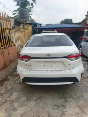 Toyota Corolla LE 2020 White