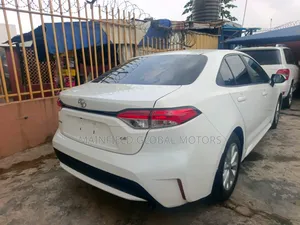 Toyota Corolla LE 2020 White