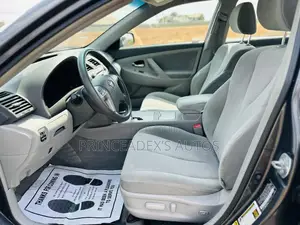 Toyota Camry LE 4dr Sedan (2.5L 4cyl 6AM) 2010 Gray