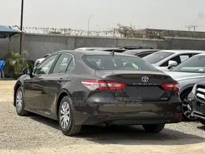 Toyota Camry LE (2.5L 4cyl 8A) 2019