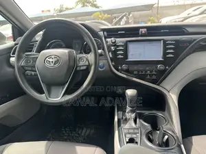 Toyota Camry LE (2.5L 4cyl 8A) 2019