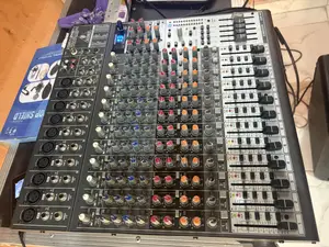 Behringer 16 Channels Mixer Xenyx 2442fx