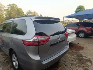 Toyota Sienna 2015 Gray