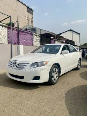 Toyota Camry Base 4dr Sedan (2.5L 4cyl 6M) 2010 White