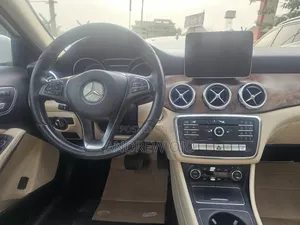 Mercedes-Benz GLA 250 2018 White