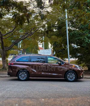 Toyota Sienna 2023 Brown