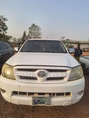 Toyota Hilux 2012 Off white