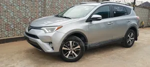 Toyota RAV4 XLE 4dr SUV (2.5L 4cyl 6A) 2018 Silver