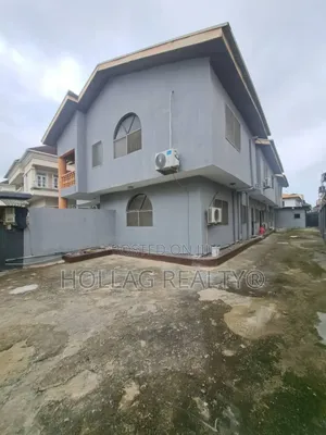 8bdrm Duplex in Agungi for sale