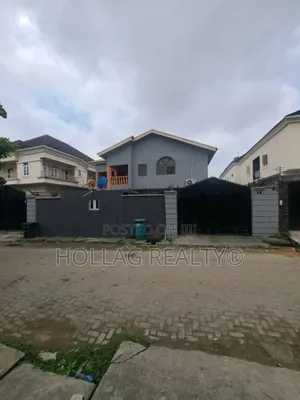 8bdrm Duplex in Agungi for sale