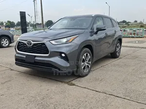 Toyota Highlander XLE 2022 Gray