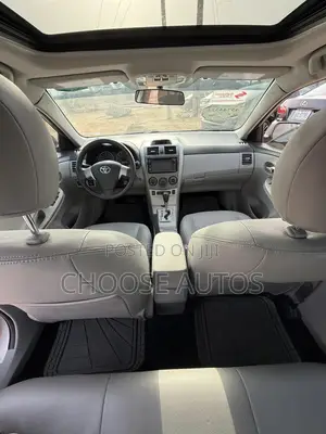 Toyota Corolla LE Special Edition 4dr Sedan (1.8L 4cyl 4A) 2013 Silver