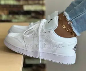 Nike Air Jordan1 Low White Sneakers