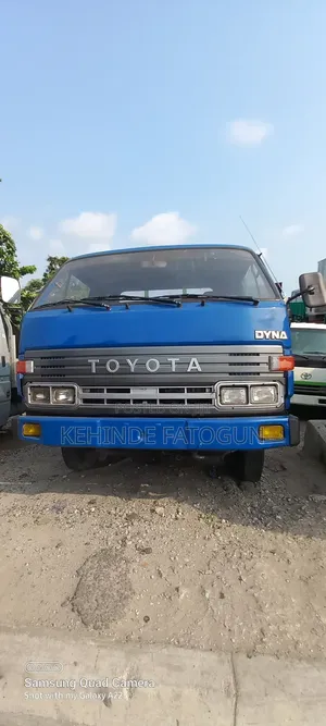 Toyota Dyna 300 2000 Blue