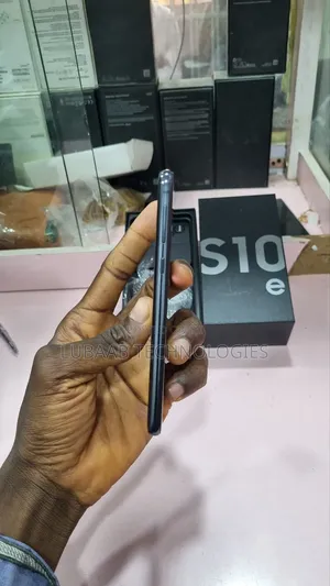 Samsung Galaxy S10e 128 GB Black