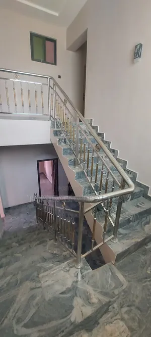 5bdrm Duplex in Broadview Estate, Idu Industrial for rent