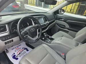 Toyota Highlander Limited Platinum 4x4 V6 (3.5L 6cyl 8A) 2018 Gray