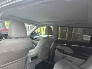 Toyota Highlander Limited Platinum 4x4 V6 (3.5L 6cyl 8A) 2018 Gray