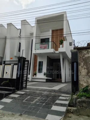 5bdrm Duplex in Thomas Estate for sale