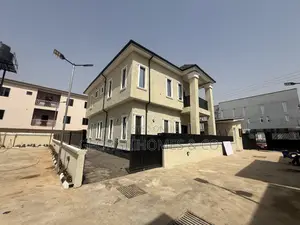 4bdrm Duplex in Gaduwa for sale
