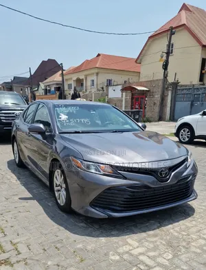 Toyota Camry LE FWD (2.5L 4cyl 8AM) 2018 Gray