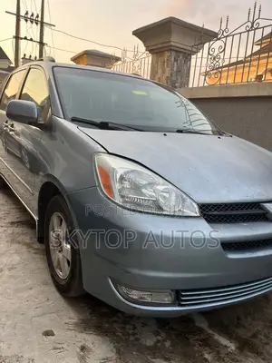 Toyota Sienna XLE 2005 Blue