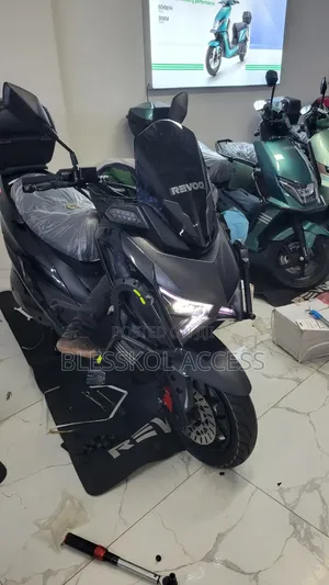 New Revoo E52 2025