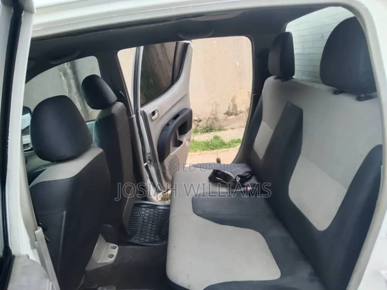Mitsubishi L300 2014 White