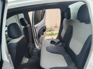 Mitsubishi L300 2014 White