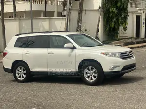 Toyota Highlander SE 2012 White