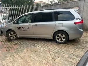 Toyota Sienna 2013 Silver